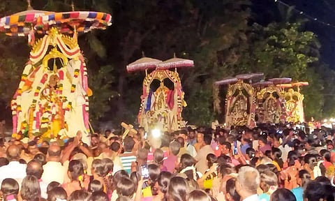 திருக்குறுங்குடியில் அழகிய நம்பிகள் இன்று ஐந்து கருட சேவை