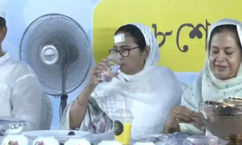 நெற்றி காயத்துடன் இப்தார் விருந்தில் பங்கேற்ற மம்தா