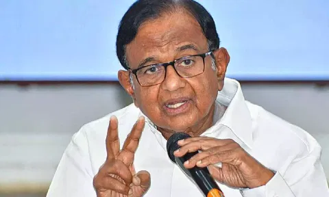 ஒரு கட்சி ஆயிரம் கோடி மிரட்டி வசூலிக்கிறது, மற்றொரு கட்சிக்கு ஆயிரம் கோடி அபராதம்: ப.சிதம்பரம்