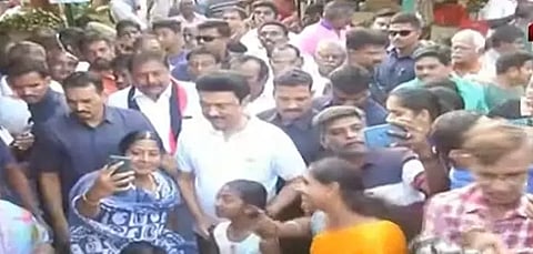 ஈரோட்டில் நடைபயிற்சி செய்தபடி வாக்கு சேகரித்த முதலமைச்சர் மு.க.ஸ்டாலின்