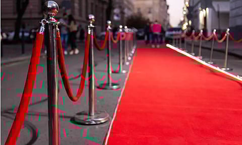 அரசு நிகழ்ச்சிகளில் சிவப்பு கம்பள விரிப்புக்கு தடை விதித்த பாகிஸ்தான்