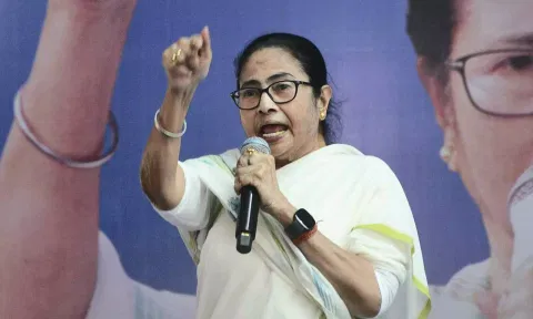 என் வாழ்நாளில் இவ்வளவு ஆபத்தான தேர்தலை பார்த்ததில்லை: மம்தா பானர்ஜி