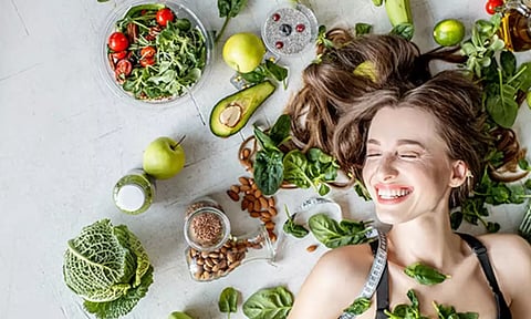 முடி உதிர்வை தடுக்க உதவும் பழங்கள்!