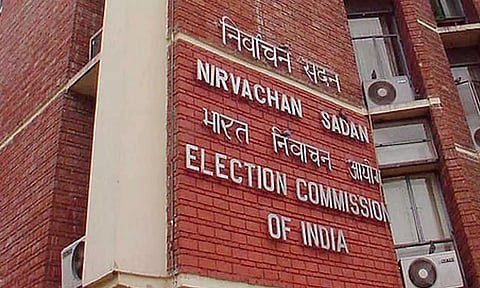 நட்சத்திர பேச்சாளர்கள் ரூ.1 லட்சம் வரை வைத்திருக்கலாம்- தேர்தல் ஆணையம் தகவல்
