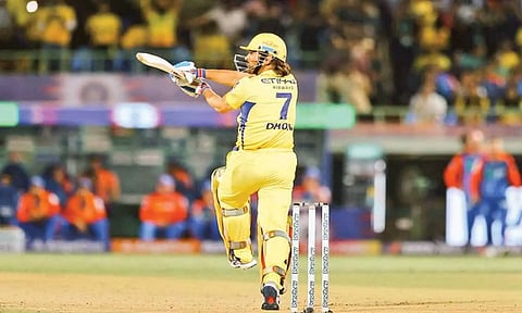 லேட்டா வந்தாலும் லேட்டஸ்ட்டா வரும் டோனியின் சாதனைகள்