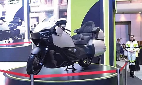 720 கி.மீ. ரேன்ஜ் வழங்கும் எலெக்ட்ரிக் டூரர் பைக் அறிமுகம்