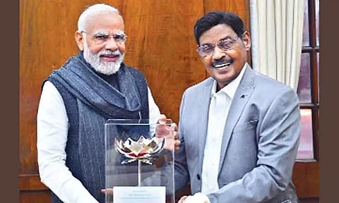 கல்வி தெய்வமான சரஸ்வதி அமர்ந்திருக்கும் பீடமான தாமரைக்கு வாக்களியுங்கள்...- பாரிவேந்தர்