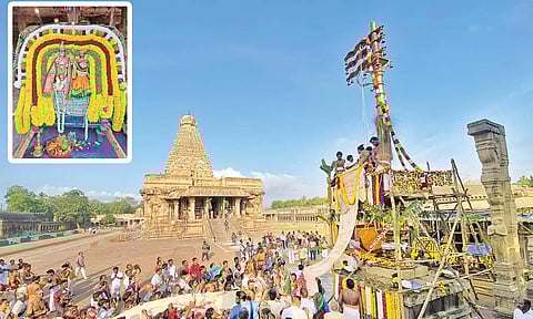 தஞ்சை பெரிய கோவிலில் சித்திரை திருவிழா கொடியேற்றத்துடன் தொடங்கியதை காணலாம்.