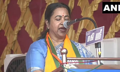 தமிழக முதல்வர் முதலில் தமிழகத்தைக் காப்பாற்றட்டும்- பாஜக வேட்பாளர் ராதிகா சரத்குமார்