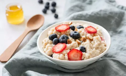 உடல் எடையை குறைக்க உதவும் ஓட்ஸ்