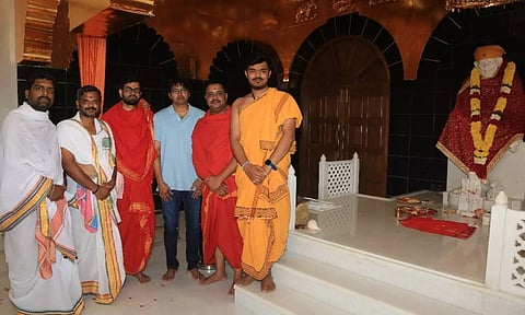 சாய் பாபா கோவிலில் தரிசனம் செய்த விஜய்