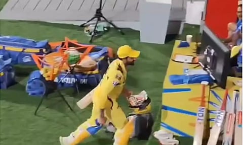 டோனிக்காக காத்திருந்த ரசிகர்கள்: பிராங்க் செய்த ஜடேஜா-வைரலாகும் வீடியோ