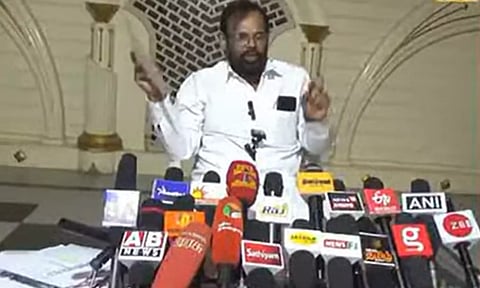 கர்நாடகா அதிமுக செயலாளர் எஸ்.டி குமார் திடீர் ராஜினாமா