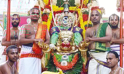 அனுமன் வாகனத்தில் கோதண்டராமர் உலா