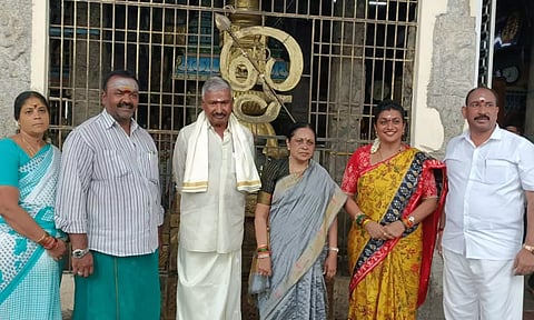 திருத்தணி கோவிலில் சாமி தரிசனம் செய்த நடிகை ரோஜா