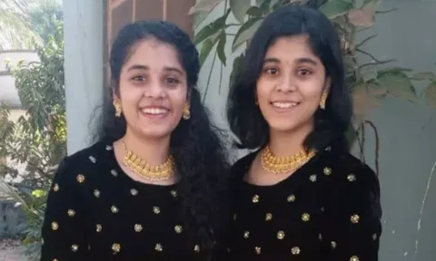 10, 12ம் வகுப்பில் ஒரே மதிப்பெண்: படிப்பிலும் டுவின்னிங் செய்த சகோதரிகள்