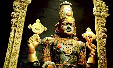 சாளக் கிராமத்தால் உருவான மூலவர் விக்கிரகம்