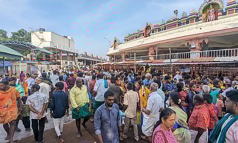 தமிழ் புத்தாண்டு: பழனியில் குவிந்த பக்தர்கள் கூட்டம்