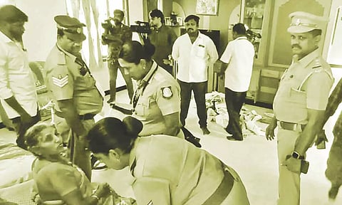 நிதி நிறுவன அதிபர் வீட்டில் சோதனை: ரூ.1½ கோடி ரொக்கம், ரூ.30 கோடி சொத்து ஆவணங்கள் சிக்கின