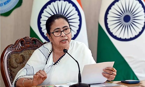 பாஜக தலைவர்களின் ஹெலிகாப்டர்களிலும், தேர்தல் ஆணையம் சோதனை செய்யுமா? - மம்தா பானர்ஜி