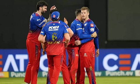 பந்து வீச்சில் அரை சதம் விளாசிய 4 பவுலர்கள்: டி20-யில் மோசமான சாதனை படைத்த ஆர்சிபி