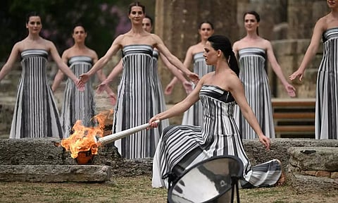 பாரீஸ் போட்டிக்கான ஒலிம்பிக் தீபம் ஏற்றம்- தொடர் ஓட்டம் தொடங்கியது