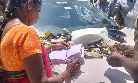 தி.மு.க. ஒன்றிய செயலாளரின் காரில் ரூ.8½ லட்சம் பறிமுதல்