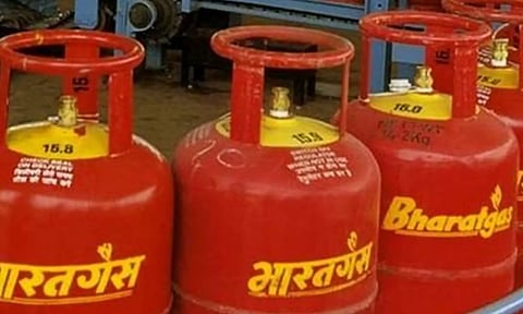 தமிழகத்தில் பாரத் சமையல் கியாஸ் வினியோகம் பாதிப்பு- தட்டுப்பாடு ஏற்படும் அபாயம்