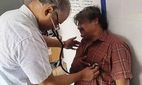 பழச்சாறில் விஷம் கலந்து கொடுத்தனர்- நடிகர் மன்சூர் அலிகான் அறிக்கை