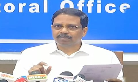 தமிழகத்தில் நாளை வாக்குப்பதிவு- முதல்முறை வாக்காளர்கள் 10.92 லட்சம் பேர்