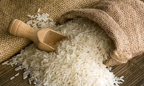 உணவுப்பஞ்சம் வராமல் இருக்க அரிசிப் பானையில் ஒரு பொருள் இருந்தால் போதும்!