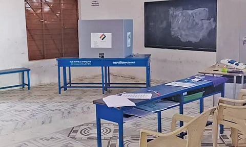 கிருஷ்ணகிரி பாராளுமன்ற தொகுதிக்குட்பட்ட 3 கிராமங்களில் தேர்தலை புறக்கணித்த பொதுமக்கள்