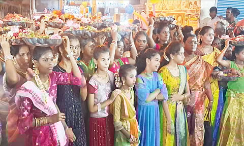 மணப்பாறை வேப்பிலை மாரியம்மன் கோவில் பூச்சொரிதல் விழா