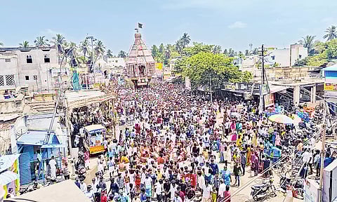 திருவையாறு ஐயாறப்பர் கோவில் சித்திரை திருவிழா தேரோட்டம் கோலாகலம்