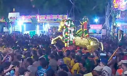 பச்சைப் பட்டு உடுத்தி பக்தர்களுக்கு அருள் தரும் கள்ளழகர்: கோவிந்தா... கோவிந்தா... என பக்தர்கள் பரவசம்