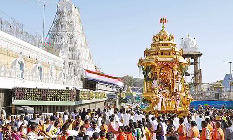 வசந்தோற்சவம் 2-வது நாள்: தங்கத்தேரில் மலையப்பசாமி வீதிஉலா