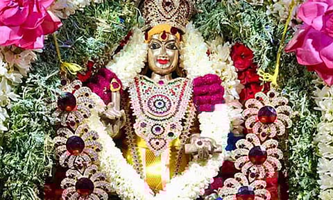 பெண் சாபம் நீக்கும் சித்திரகுப்தன் வழிபாடு