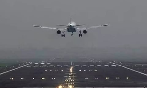 திடீர் வானிலை மாற்றம்- டெல்லியில் கனமழையால் 15 விமானங்கள் திருப்பி விடப்பட்டன