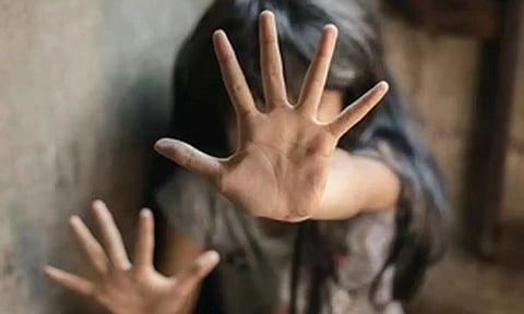 தெலுங்கானாவில் வழித்தவறி வந்த 16 வயது சிறுமி பலாத்காரம்- வாடகை பைக் டிரைவர் கைது