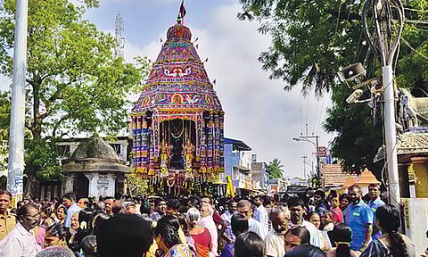 `அரோகரா' கோஷம் முழங்க சுவாமிமலையில் சித்திரை தேரோட்டம் கோலாகலம்