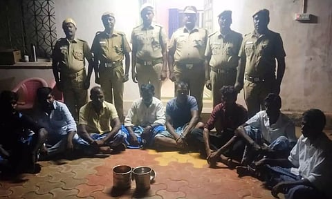 புள்ளிமானை வேட்டையாடிய கும்பல்: 8 பேருக்கு ரூ.1.50 லட்சம் அபராதம் விதிப்பு