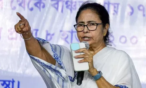 வாக்குப்பதிவு நாளில் சிபிஐ சோதனை- தேர்தல் ஆணையத்திடம் திரிணாமுல் காங்கிரஸ் புகார்