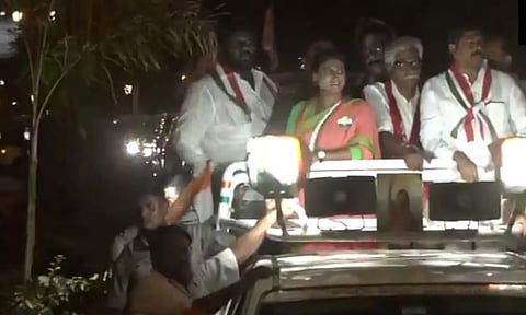 சந்திரபாபு நாயுடுவும், ஜெகன்மோகன் ரெட்டியும் பா.ஜ.க.வின் கைக்கூலிகள் - ஒய்.எஸ்.சர்மிளா சாடல்