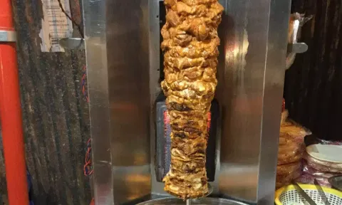 மும்பையில் "சிக்கன் சவர்மா" சாப்பிட்ட 12 பேருக்கு உடல்நலம் பாதிப்பு