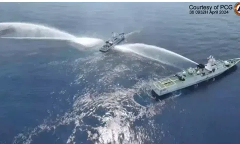 பிலிப்பைன்ஸ் கப்பலை தண்ணீர் பீரங்கியால் சேதப்படுத்திய சீனா
