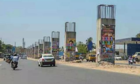 சென்னை துறைமுகம் - மதுரவாயல் பறக்கும் சாலை: கூவம் ஆற்றில் 17 தூண்கள் அகற்ற முடிவு