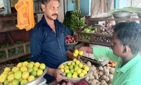 எலுமிச்சை  விளைச்சல் குறைந்ததால் விலை பல மடங்கு உயர்வு