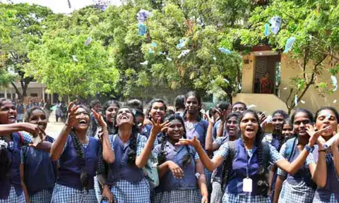 புதுவை, காரைக்காலில் 100-க்கு 100 மதிப்பெண் பெற்ற 526 மாணவர்கள்