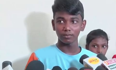 சாதிய வன்முறையால் பாதிக்கப்பட்ட மாணவர் 469 மதிப்பெண் பெற்று சாதனை