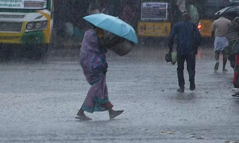 சேலம் மாவட்டத்தில் சூறாவளி காற்றுடன் கொட்டிய கன மழை- மக்கள் மகிழ்ச்சி